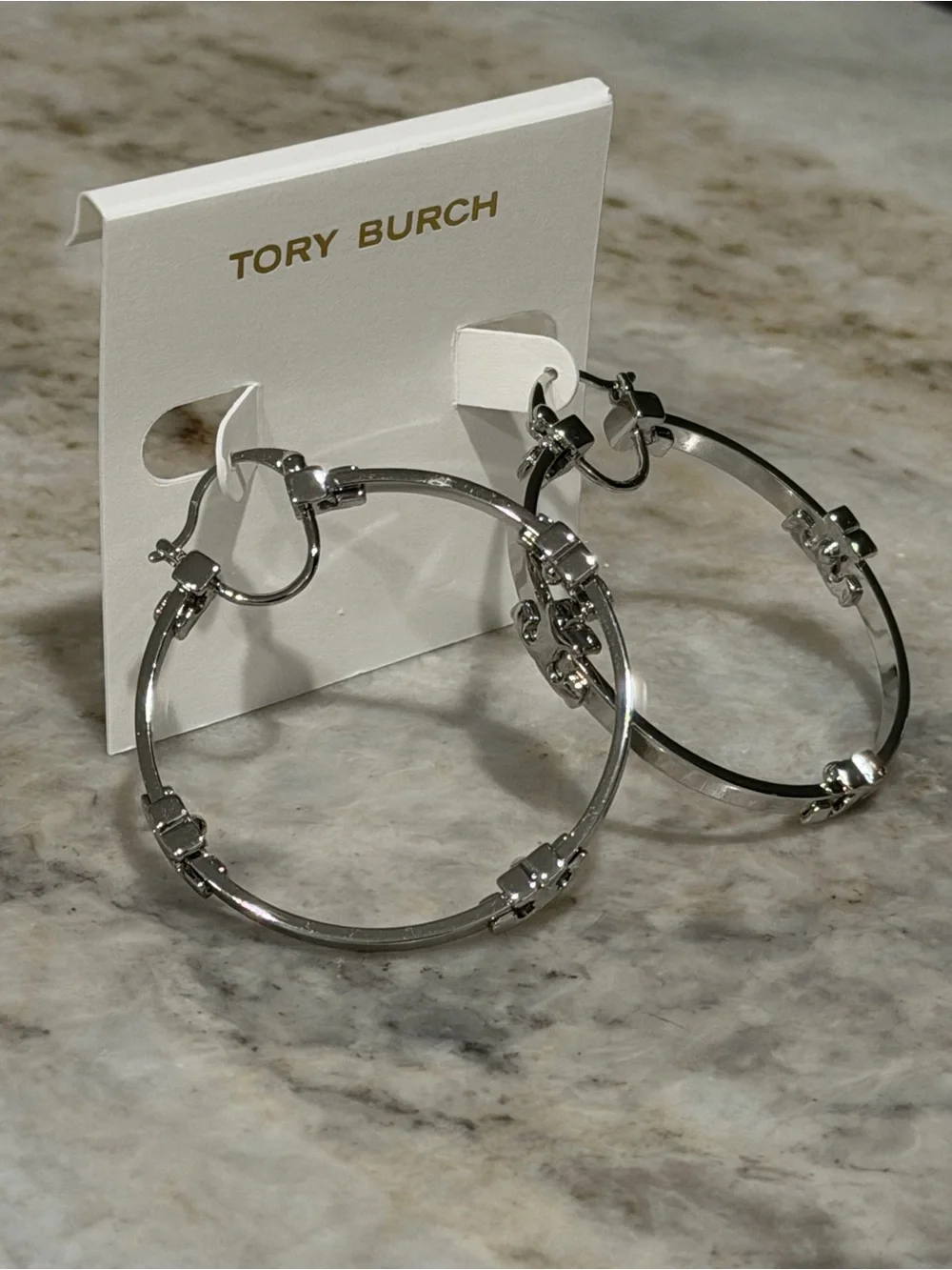 Tory Burch Serif T Hoop Earrings – Polished Silver Tone NWT GUARANTEED AUTHENTiC